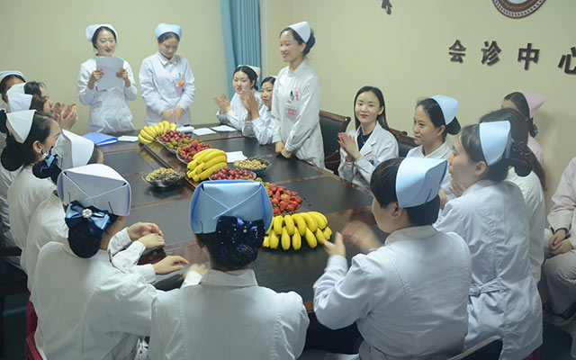 【5.12护士节】广发体育,（中国）网站首页举办茶话会白衣天使受表彰(图5)
